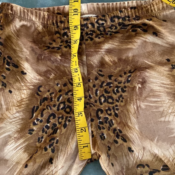 🌺SOLD🌺 Vintage Spell Leggings - Picture 10 of 11